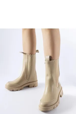 Beige solidly insulated boots